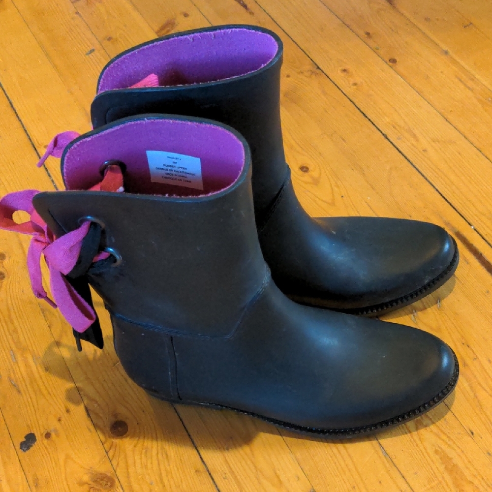 London Fog Black Rainboots with Hot Pink Lining Size 7.5